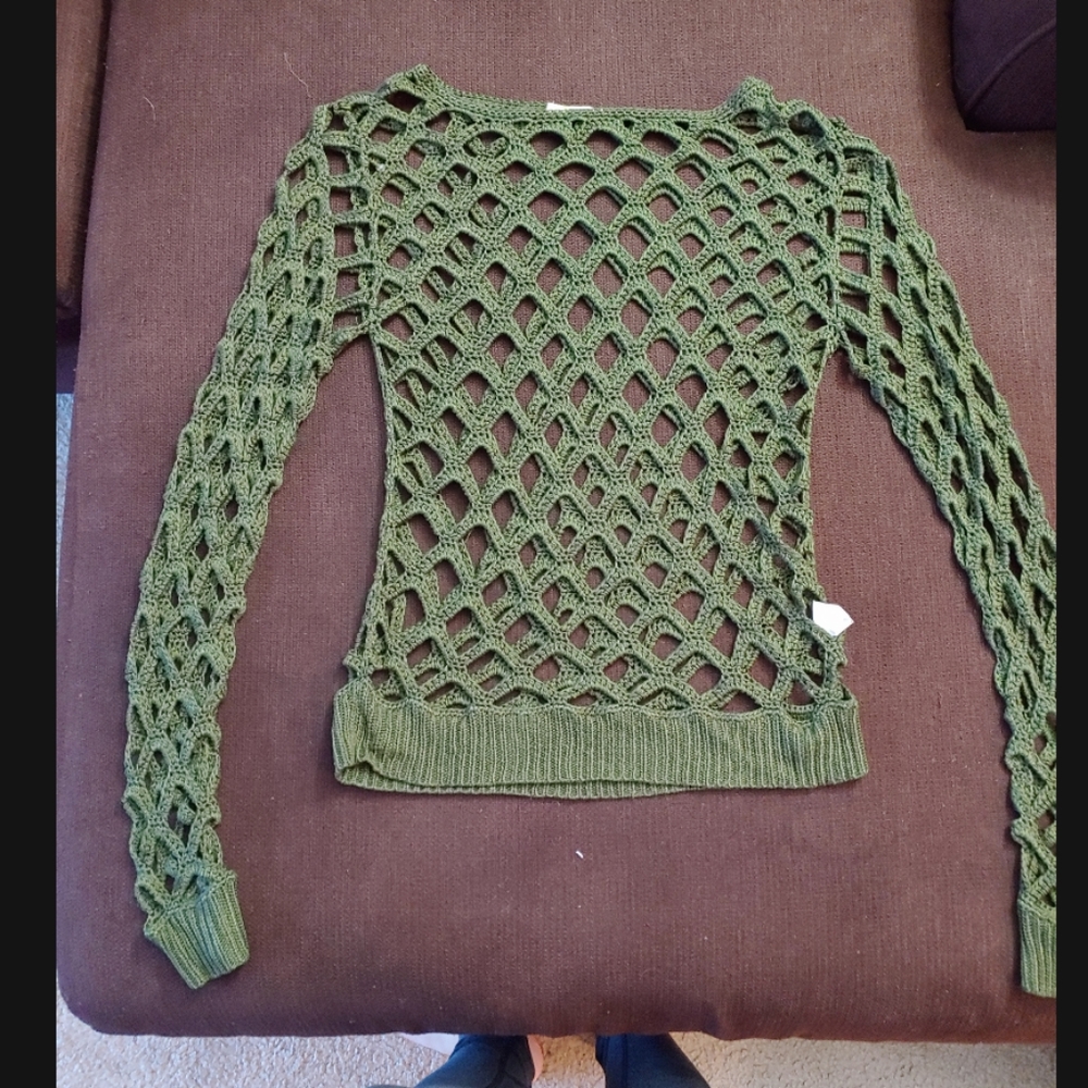 Forrest green top with holes